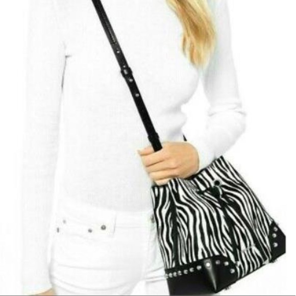 Michael Kors Mercer Gallery striped Convertible Bucket Shoulder Bag or crossbody - Picture 2 of 12